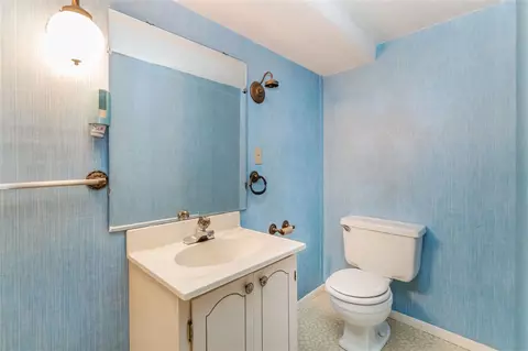 241 Zelmar Dr, Waterloo, IA 50701 photo 25