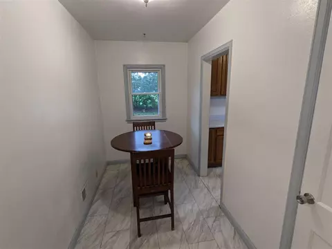 919 E Mitchell Ave, Waterloo, IA 50702 photo 3