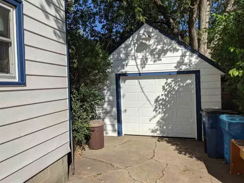 919 E Mitchell Ave, Waterloo, IA 50702 photo 16