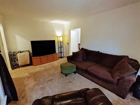 919 E Mitchell Ave, Waterloo, IA 50702 photo 4
