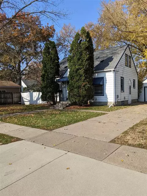919 E Mitchell Ave, Waterloo, IA 50702 photo 1