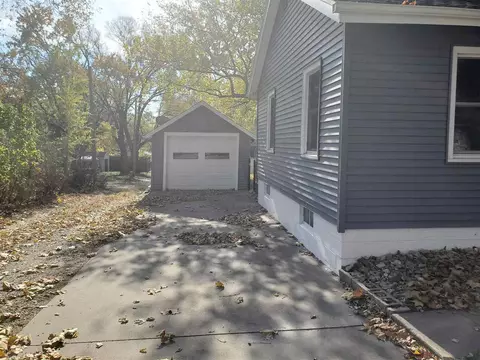 715 Upton Ave, Waterloo, IA 50701 photo 3