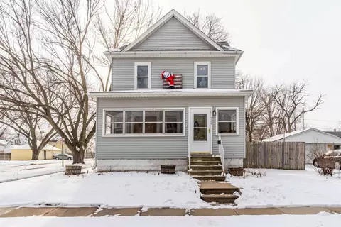 928 Bertch Ave, Waterloo, IA 50701 photo 1