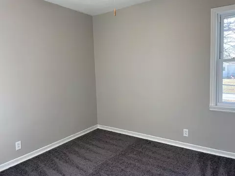 459 S Hackett Rd, Waterloo, IA 50701 photo 8