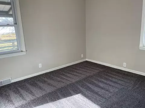 459 S Hackett Rd, Waterloo, IA 50701 photo 9