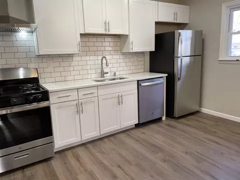 459 S Hackett Rd, Waterloo, IA 50701 photo 2