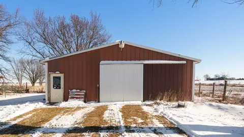 2479 130th St, Sumner, IA 50674 photo 2