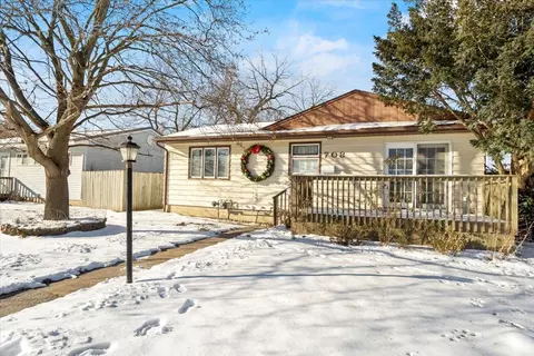 708 Dundee Ave, Waterloo, IA 50701 photo 2