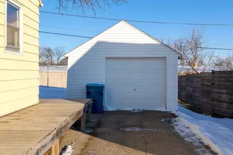845 Maxwell St, Waterloo, IA 50701 photo 3