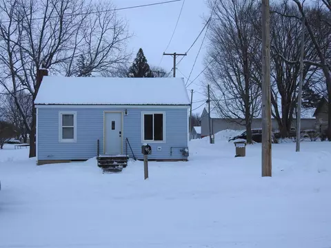 130 N 3rd St, Maynard, IA 50655 photo 1