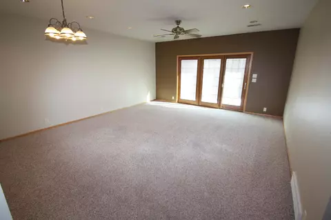 4405 Reflection Ln, Waterloo, IA 50701 photo 6