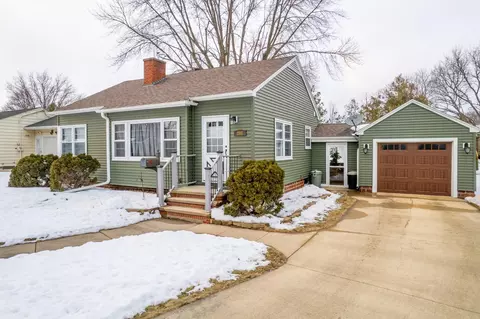 808 W 3rd St, Sumner, IA 50674 photo 1