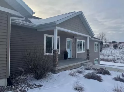 1708 E Hills Rd, Decorah, IA 52101 photo 2