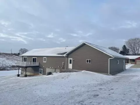 1708 E Hills Rd, Decorah, IA 52101 photo 3