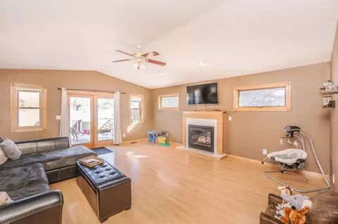147 S Hackett Rd, Waterloo, IA 50701 photo 10
