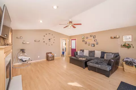 147 S Hackett Rd, Waterloo, IA 50701 photo 11