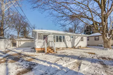 147 S Hackett Rd, Waterloo, IA 50701 photo 1