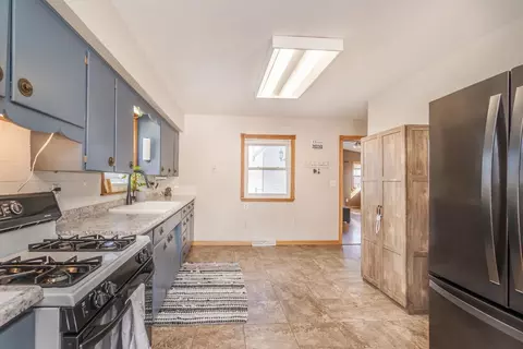 147 S Hackett Rd, Waterloo, IA 50701 photo 8