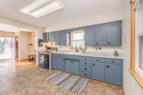 147 S Hackett Rd, Waterloo, IA 50701 photo 6