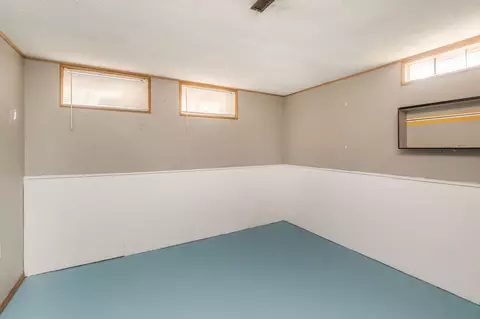 147 S Hackett Rd, Waterloo, IA 50701 photo 23