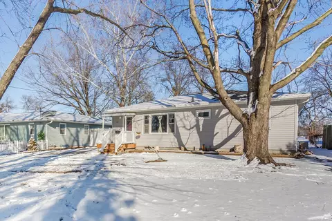 147 S Hackett Rd, Waterloo, IA 50701 photo 2