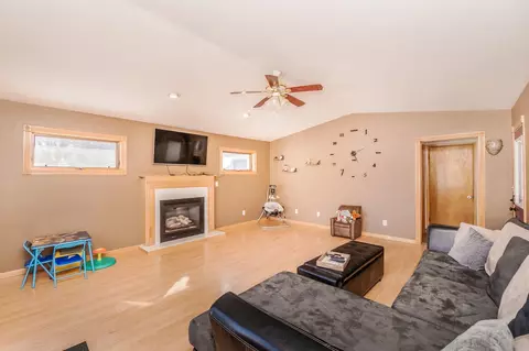 147 S Hackett Rd, Waterloo, IA 50701 photo 13
