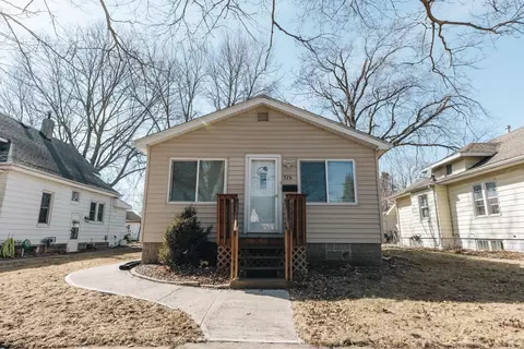 726 Wallgate Ave, Waterloo, IA 50701 photo 1