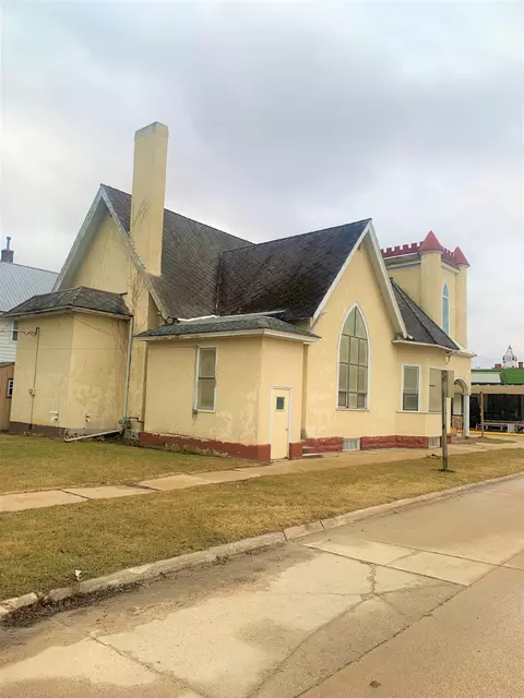 102 E 3rd Ave, Cresco, IA 52136 photo 5