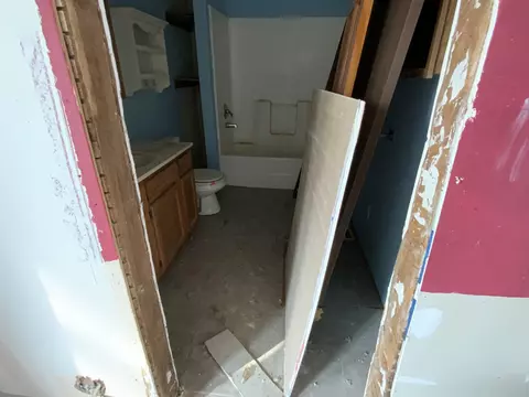 103 E Logan Ave, New Hampton, IA 50659 photo 8