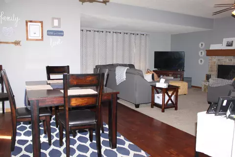 310 E 4th St, Readlyn, IA 50668 photo 5