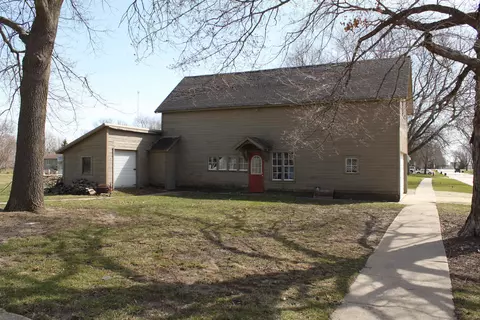 310 E 4th St, Readlyn, IA 50668 photo 2