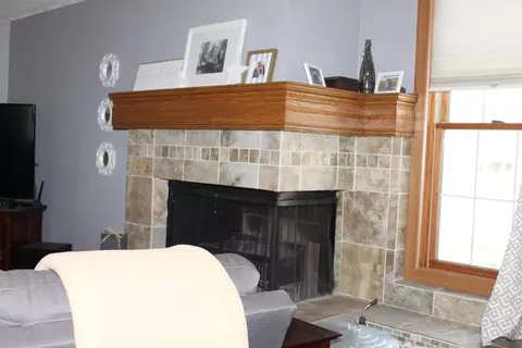 310 E 4th St, Readlyn, IA 50668 photo 4