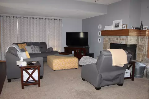 310 E 4th St, Readlyn, IA 50668 photo 3