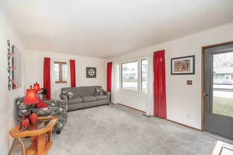 1900 Cornwall Ave, Waterloo, IA 50702 photo 2