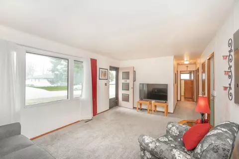 1900 Cornwall Ave, Waterloo, IA 50702 photo 3