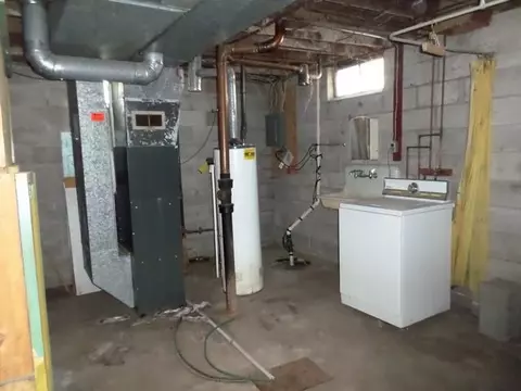1709 E Ridgeway Ave, Waterloo, IA 50702 photo 9