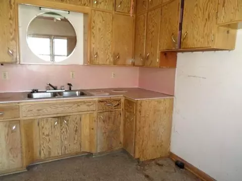 1709 E Ridgeway Ave, Waterloo, IA 50702 photo 5