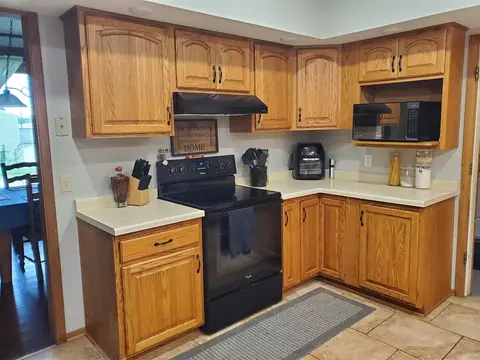 604 E 3rd Ave E Ave, Cresco, IA 52136 photo 3