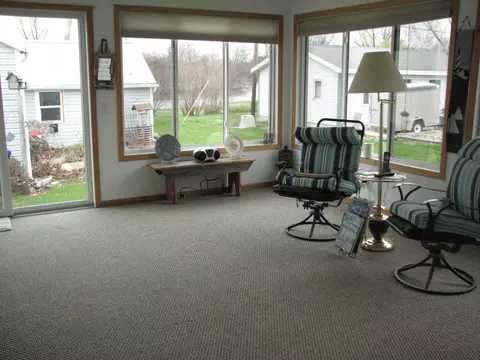 401 E 2nd St, Vinton, IA 52349 photo 5