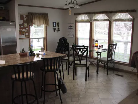 401 E 2nd St, Vinton, IA 52349 photo 4