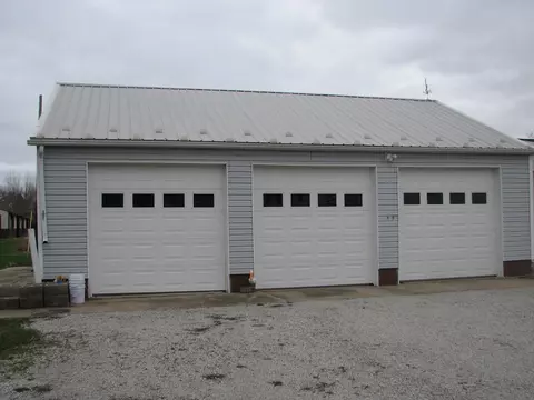 401 E 2nd St, Vinton, IA 52349 photo 13