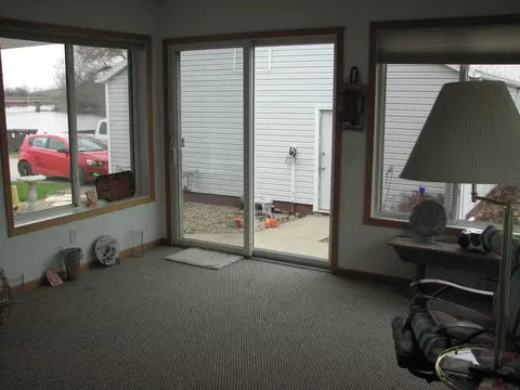 401 E 2nd St, Vinton, IA 52349 photo 6
