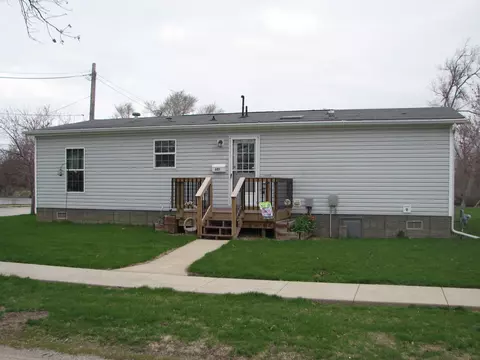 401 E 2nd St, Vinton, IA 52349 photo 1