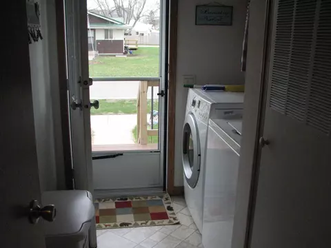401 E 2nd St, Vinton, IA 52349 photo 9