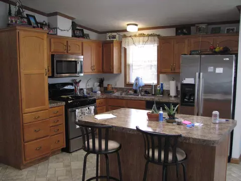 401 E 2nd St, Vinton, IA 52349 photo 3