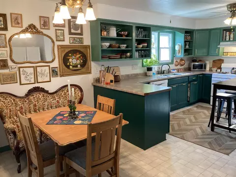 609 E Main St, Decorah, IA 52101 photo 3