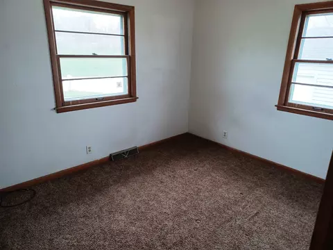 3953 Sager Ave, Waterloo, IA 50701 photo 3