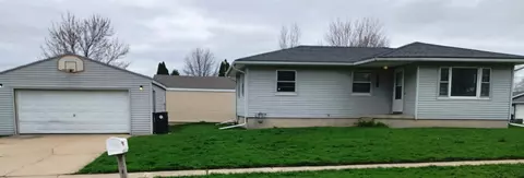 3953 Sager Ave, Waterloo, IA 50701 photo 1