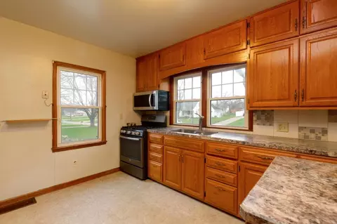 430 S Hackett, Waterloo, IA 50701 photo 3