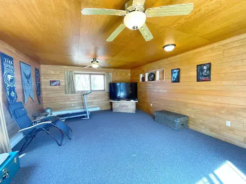 415 Riverview Dr, Decorah, IA 52101 photo 8